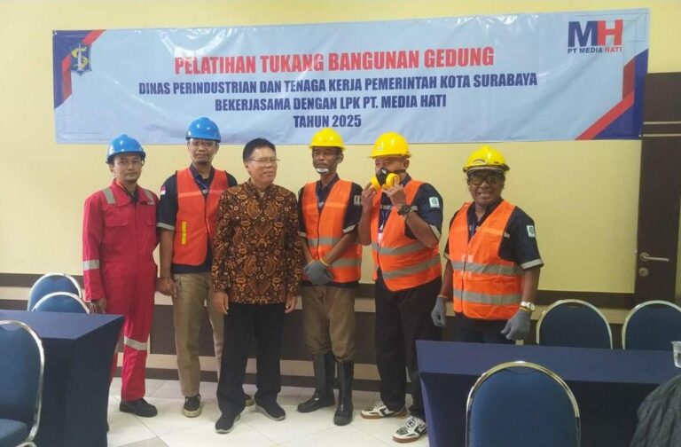 Pemkot Surabaya Gandeng Gapeknas Berikan Pelatihan Tukang Gedung Bersertifikat Disektor Konstruksi