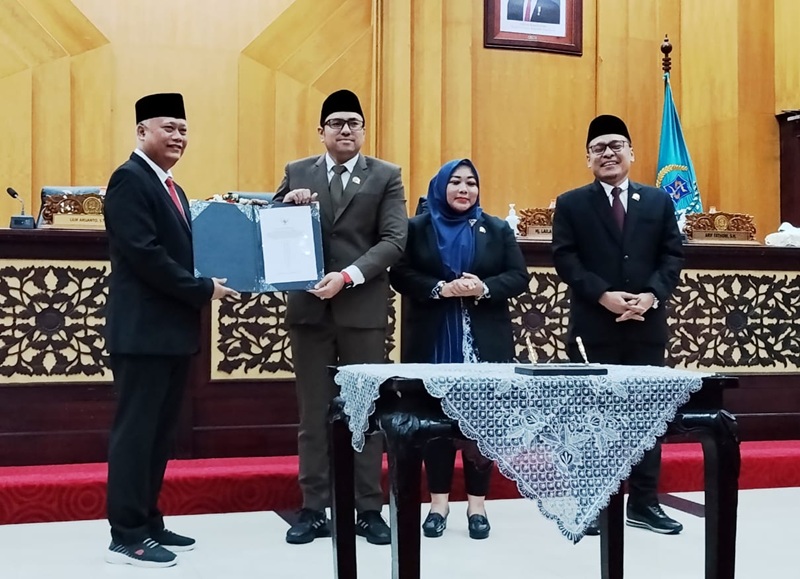Rapat Paripurna DPRD Surabaya Tentang Perubahan Bentuk Hukum PD Pasar Surya Menjadi Perseroda Pasar Surya